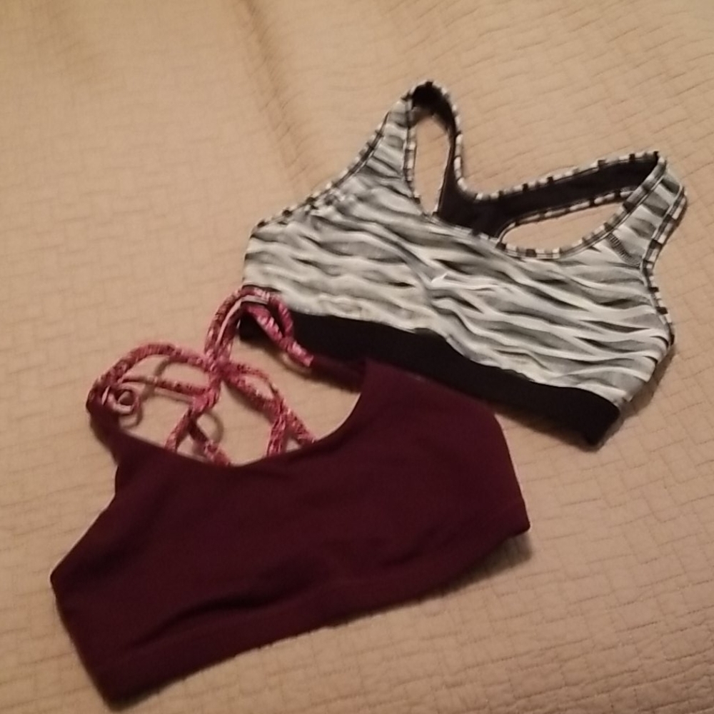 Great condition black nike sports bra and AE